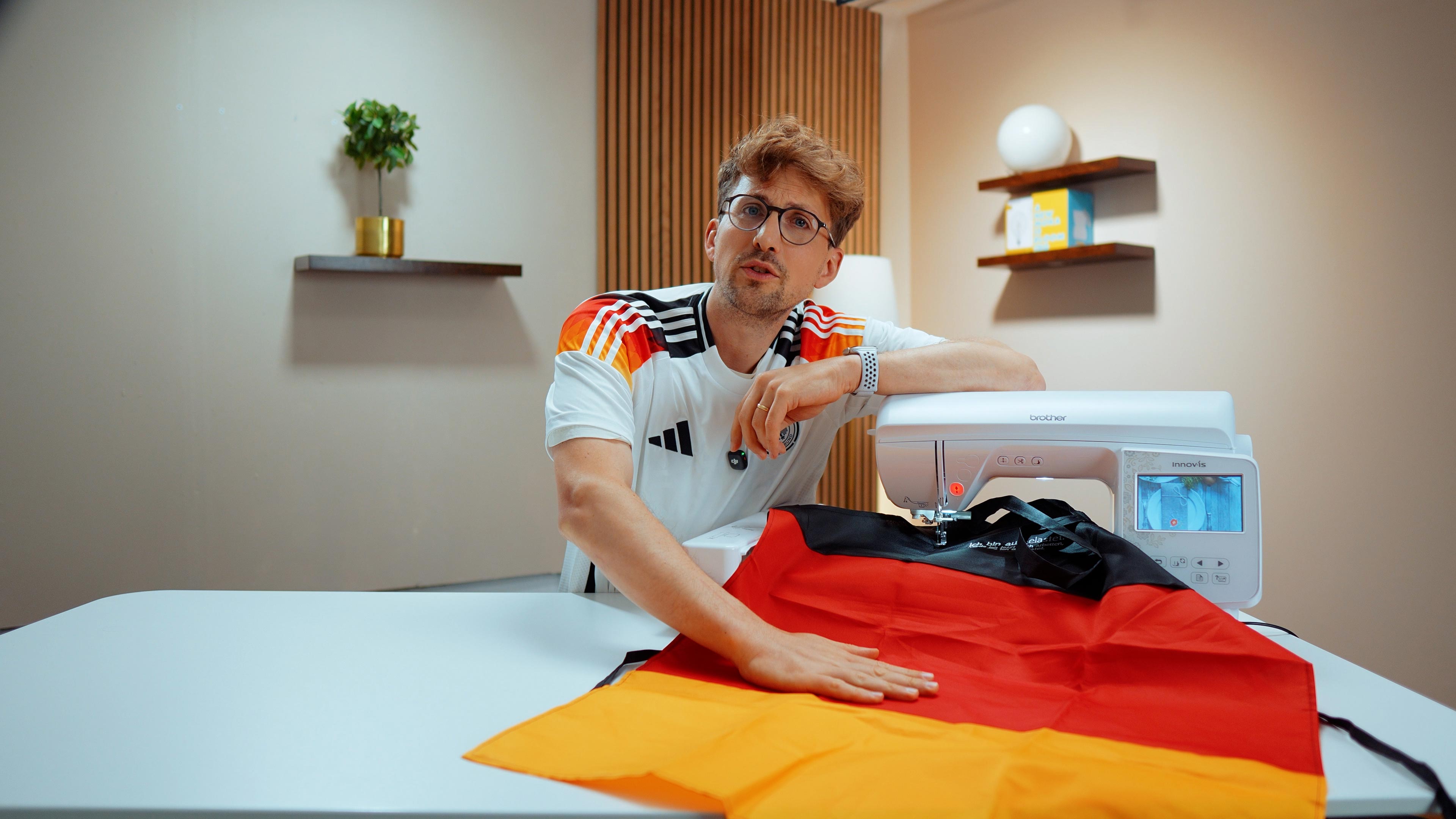 Fußball-Merch selbst besticken: Eine Schürze für die WM 2026