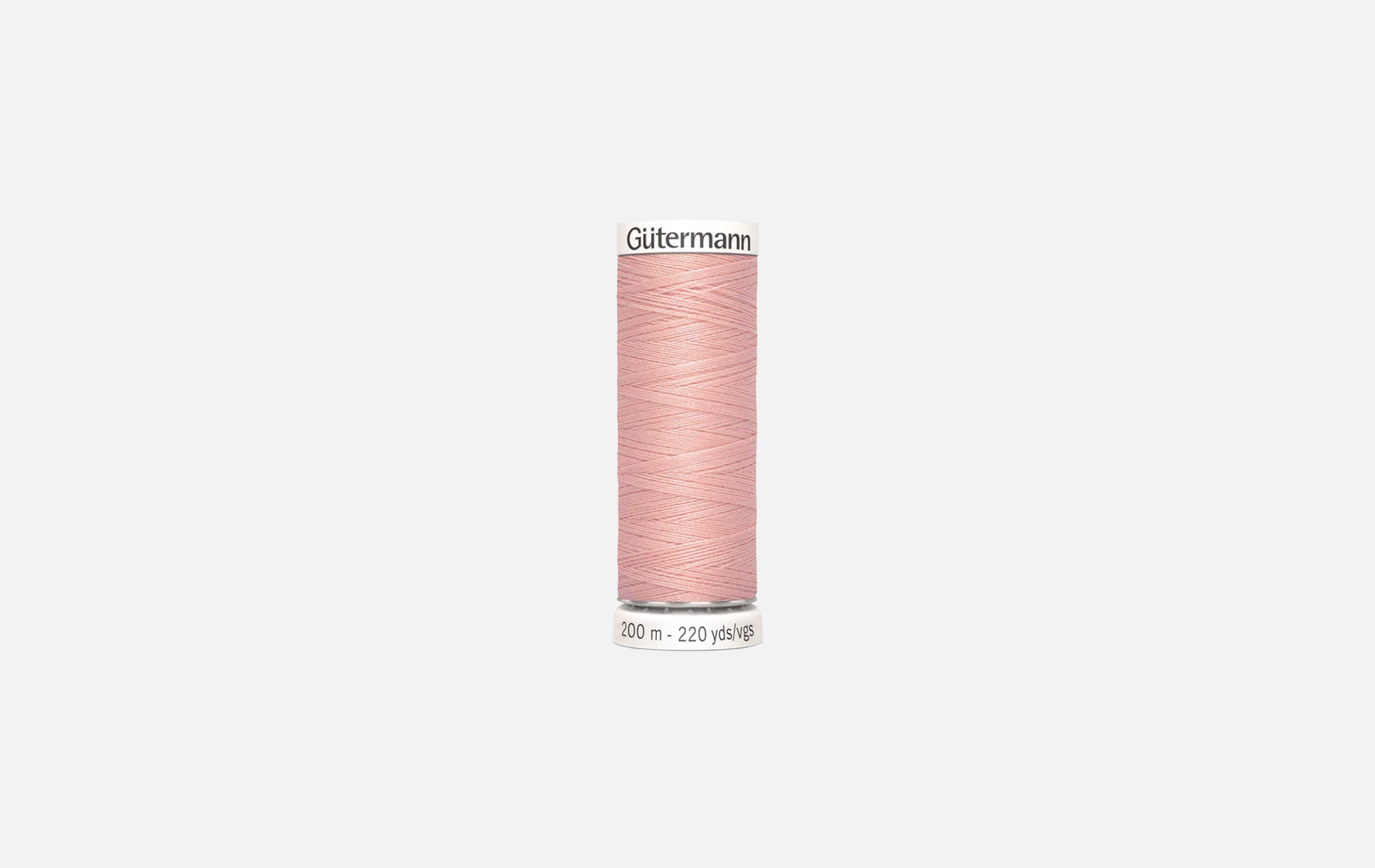 Eine Rolle Allesnähgarn von Gütermann creativ in rosa