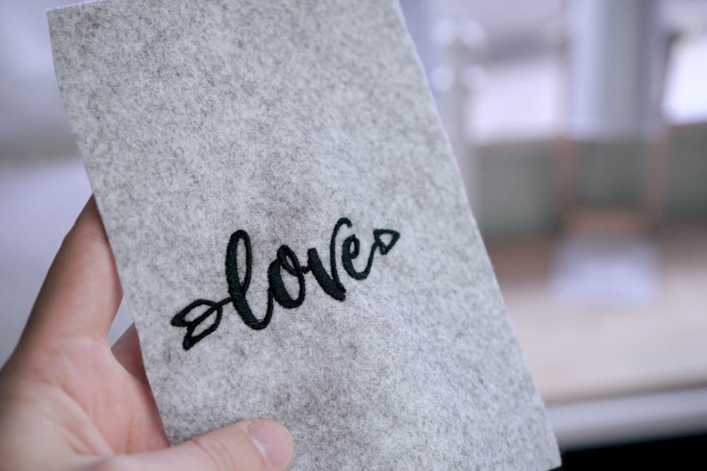 Stickdatei Schriftzug "love"
