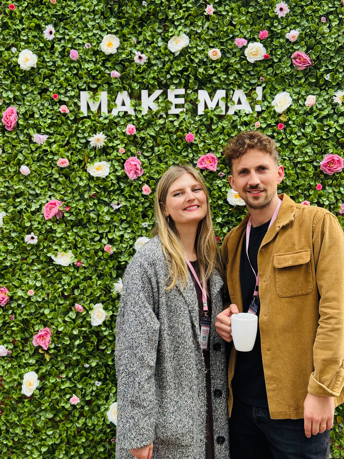 Marit und Mark betreiben das Nähmaschinengeschäft in Hamburg