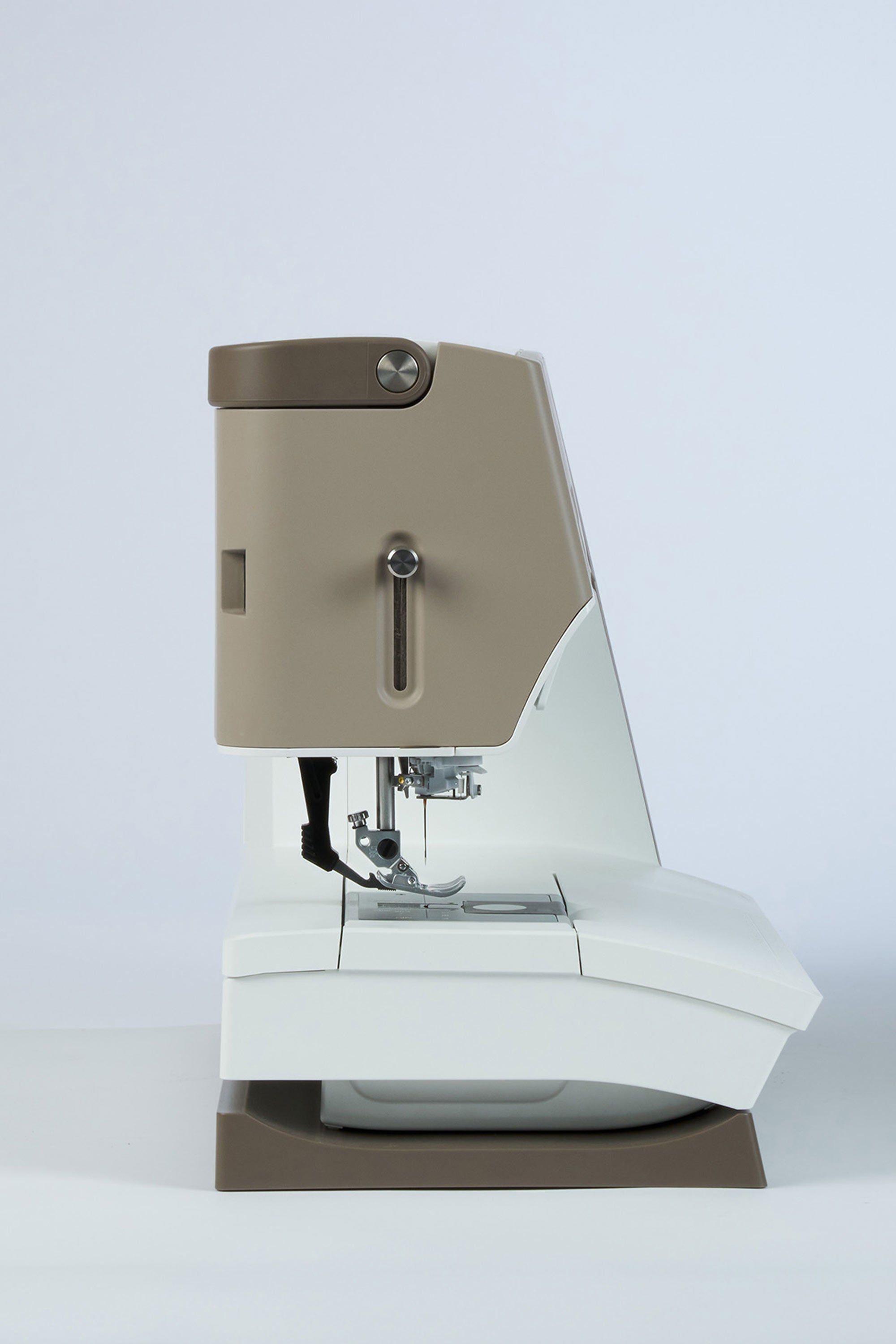 PFAFF creative elevate 680 Nähmaschine