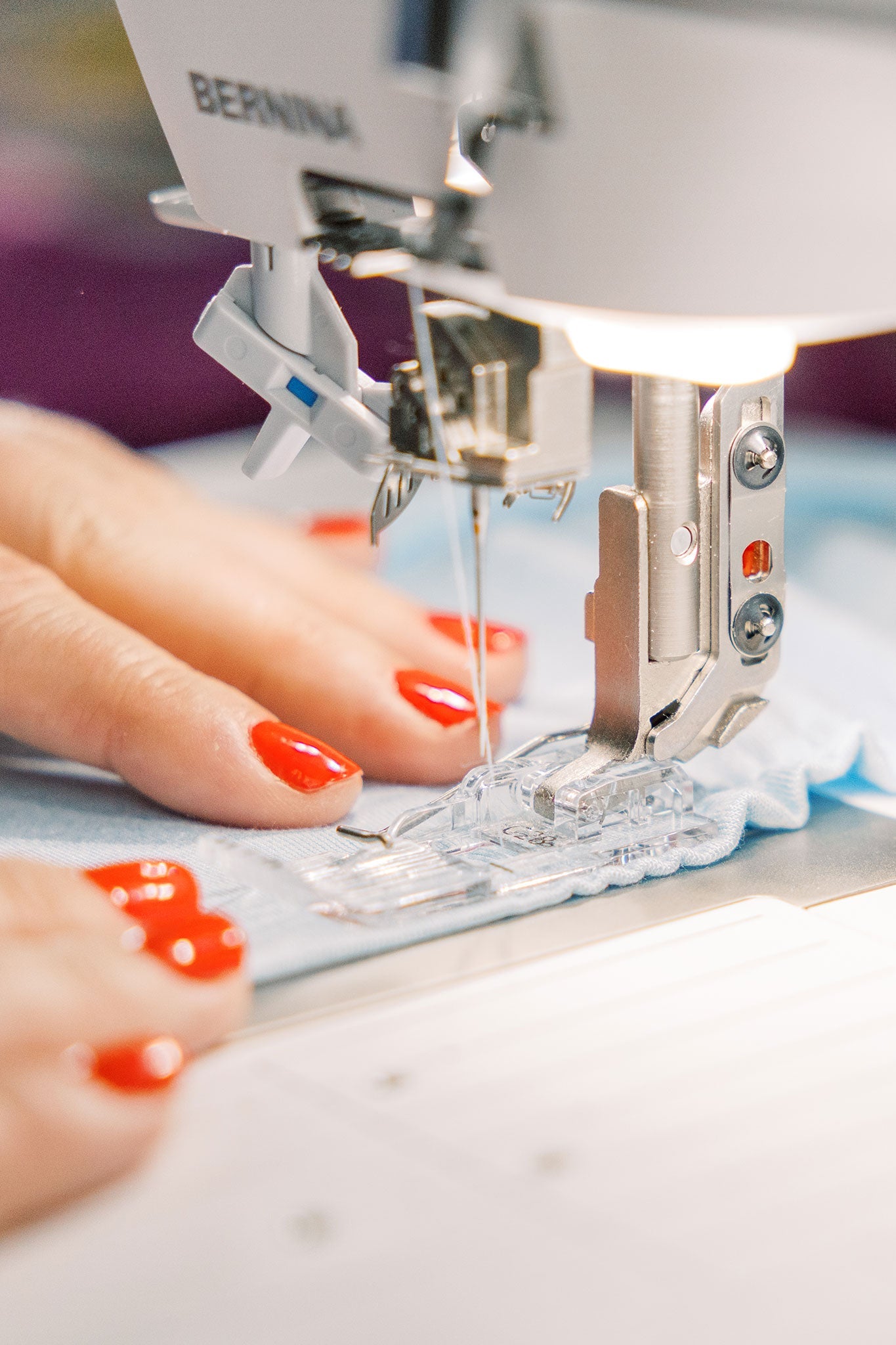 BERNINA L 620 Coverstitch – transparenter Fuß, Raffung