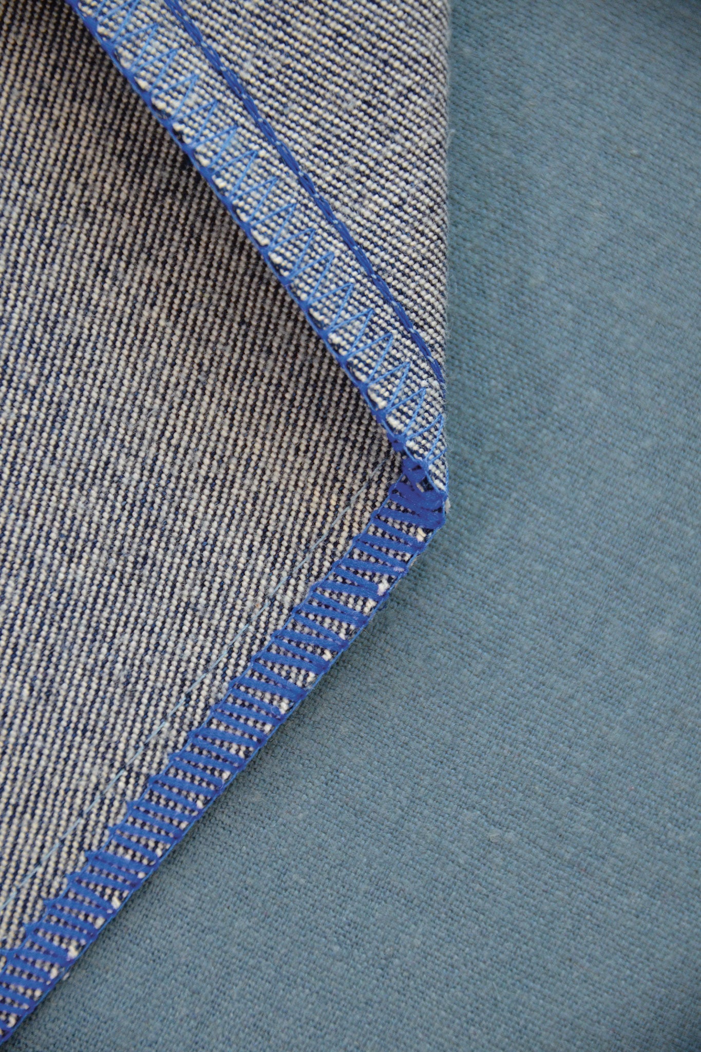 BERNINA L 890 Overlock/Coverstitch-Combo Naht / Saum