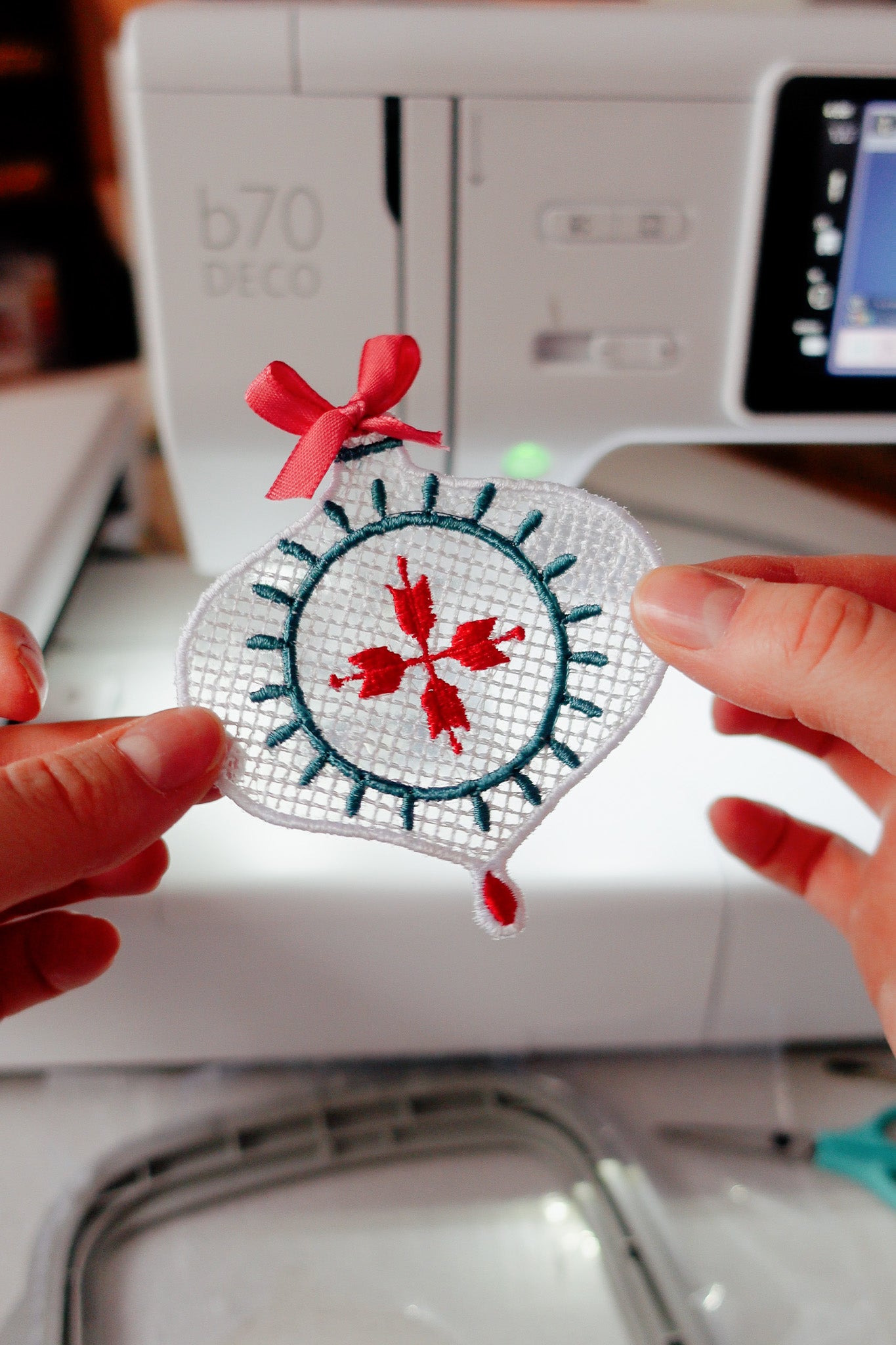 Lace sticken zu Weihnachten mit der Stickmaschine