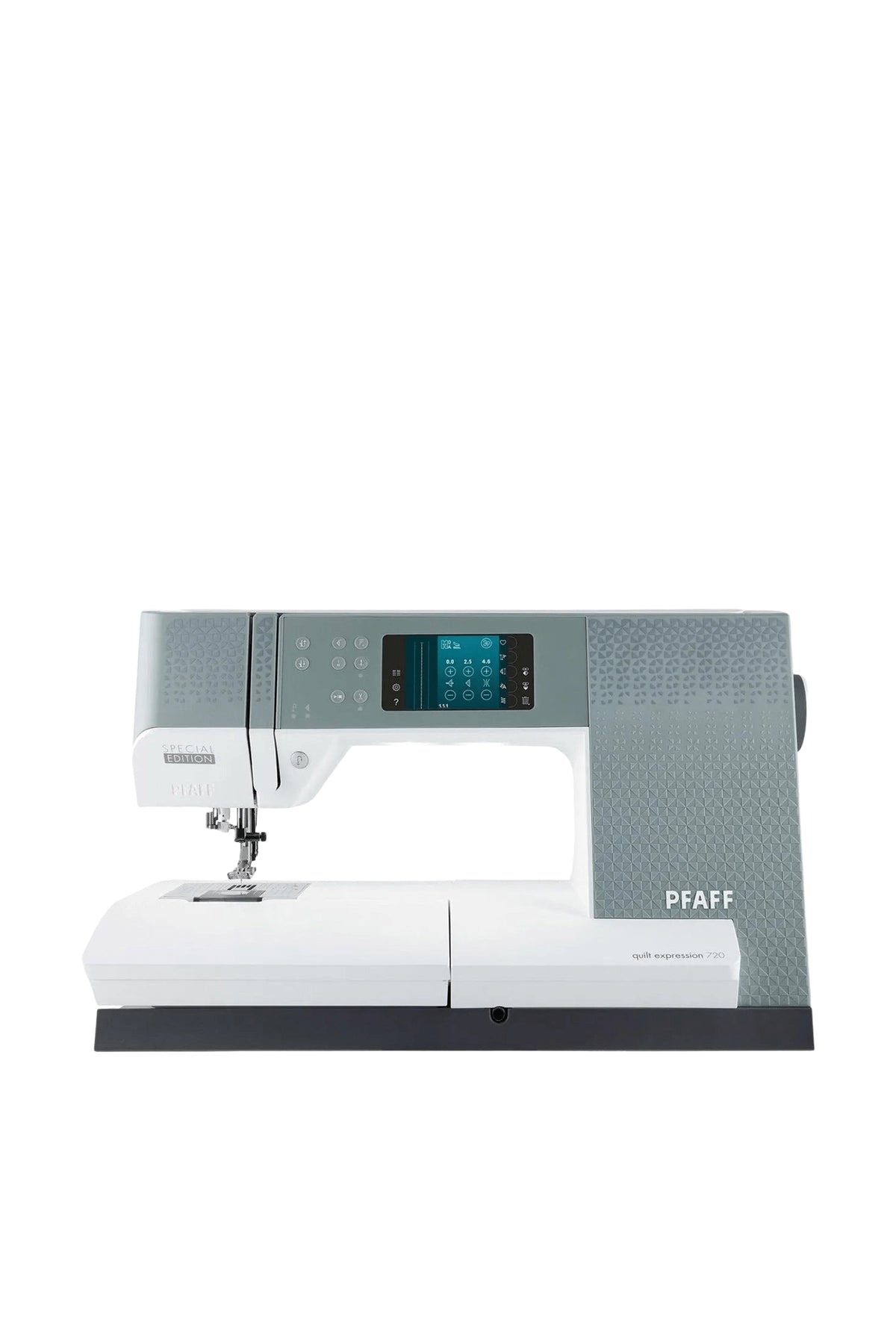 PFAFF quilt expression 720 Special Edition Nähmaschine in gerader Frontansicht, freigestellt ohne Bodenschatten