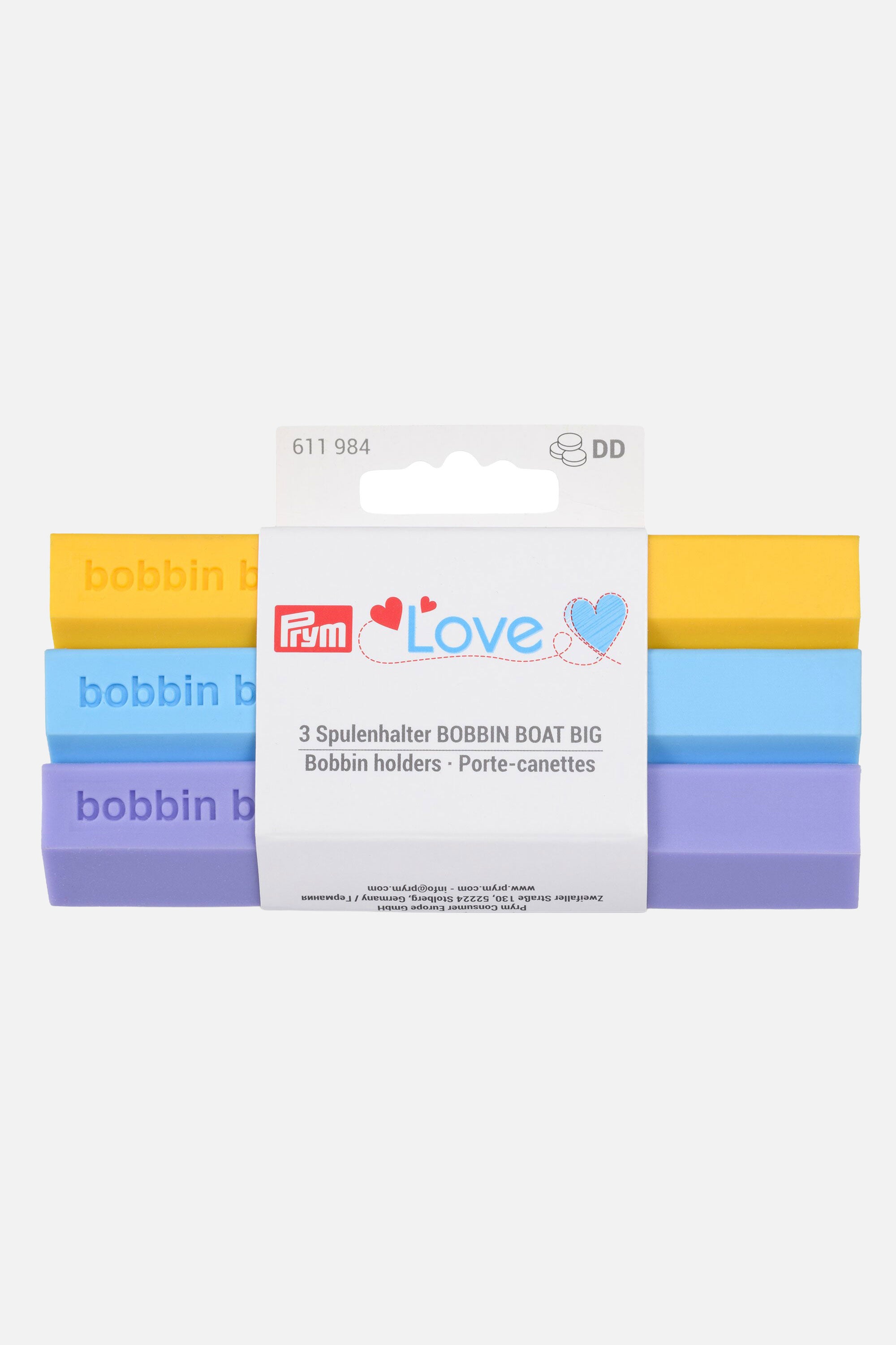 Prym Love BOBBIN BOAT BIG – Verpackung mit 3 Spulenhaltern in Gelb, Blau und Flieder für BERNINA Jumbo-Unterfadenspulen (Ø 26 mm).