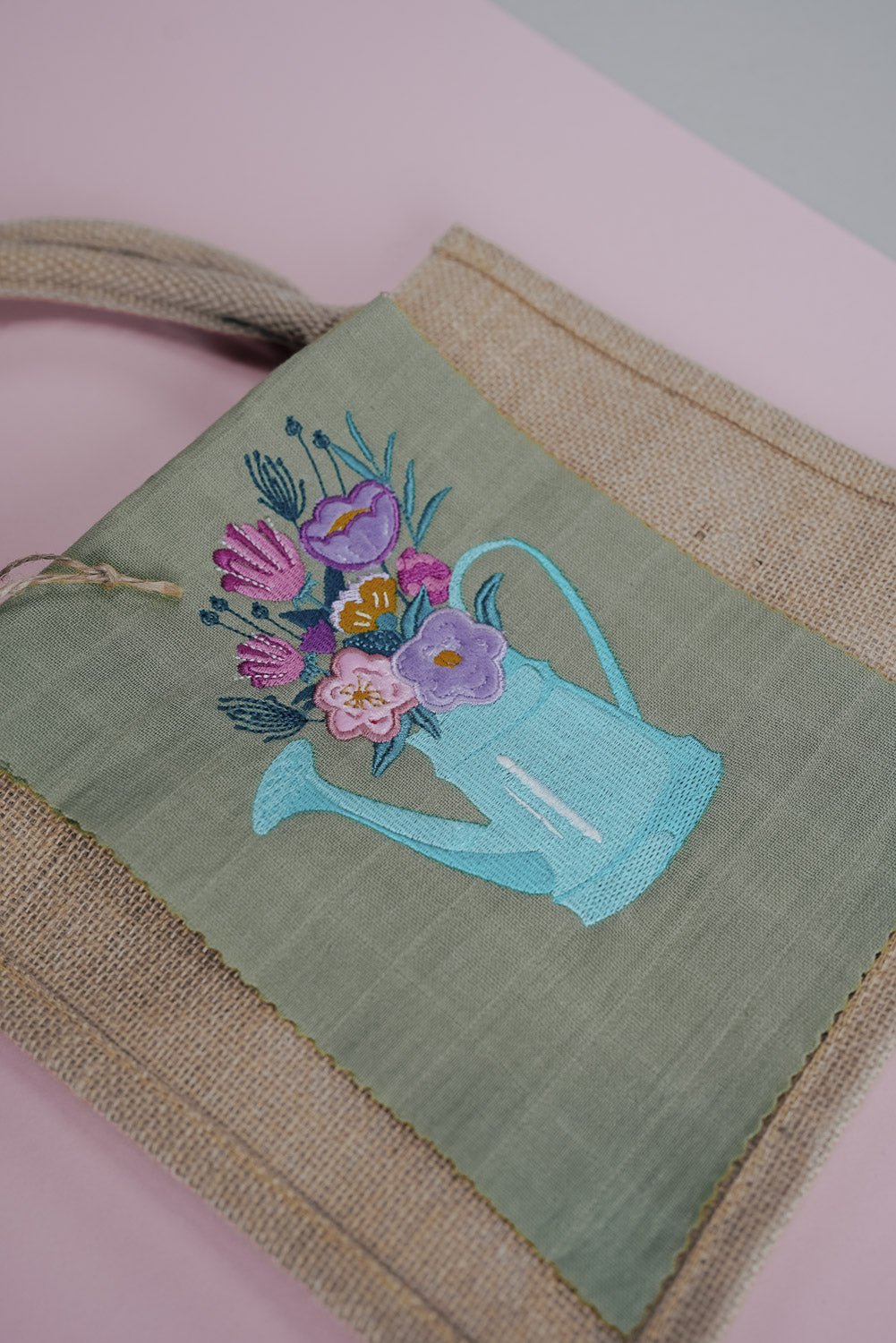 Stickdatei Gießkanne mit Blumen - Make ma!