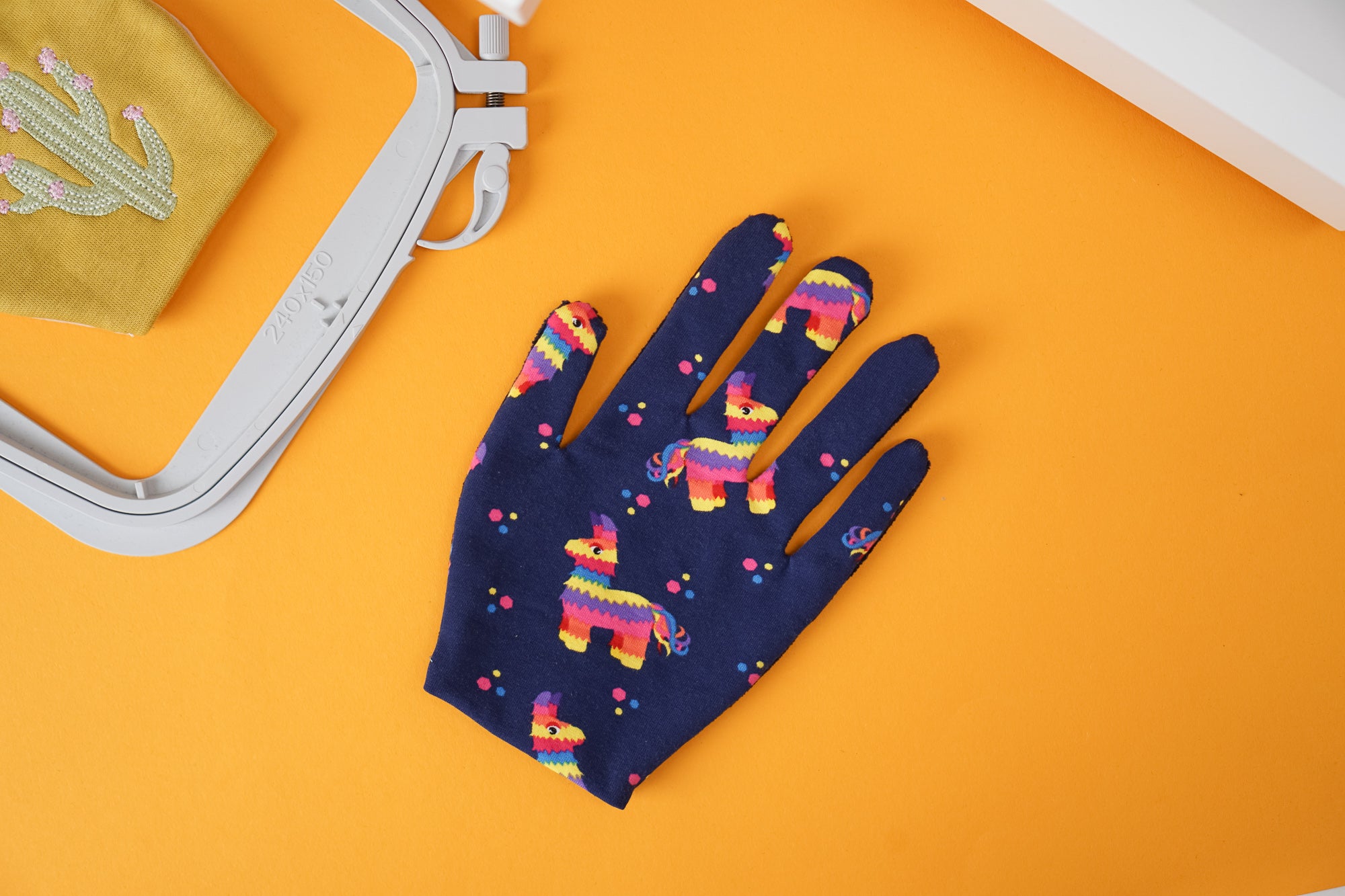 Anwendungsbeispiel Handschuh sticken