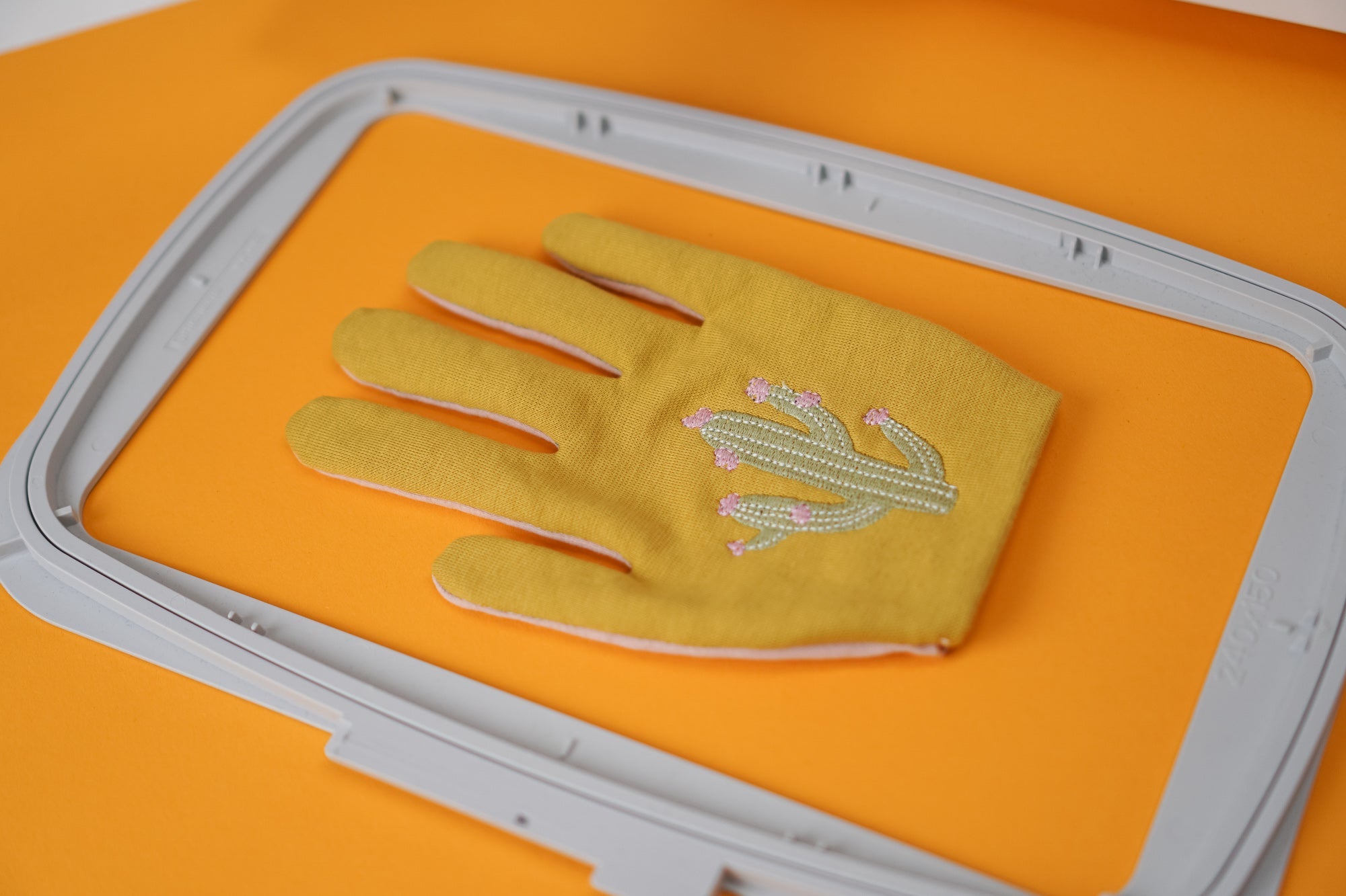 ITH Handschuhe sticken – praktische DIY-Stickdatei für den Rahmen – Make ma!