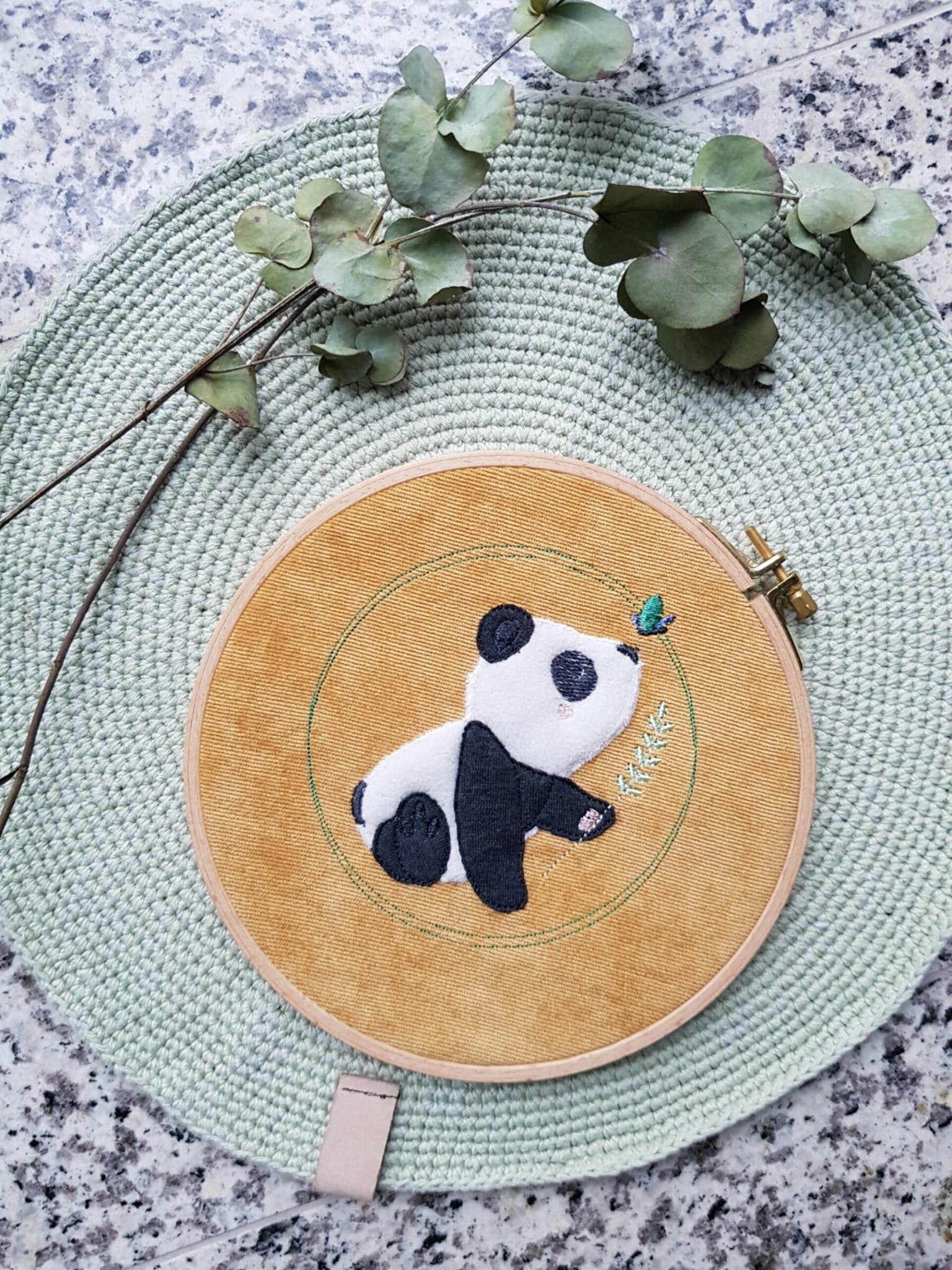 Stickdatei PANDA Pit mit Schmetterling - Make ma!