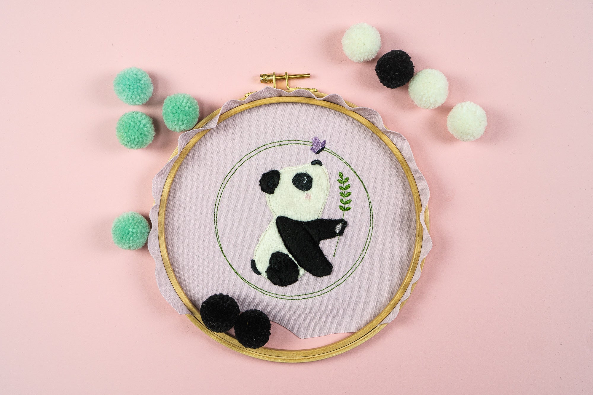 Stickdatei PANDA Pit mit Schmetterling - Make ma!
