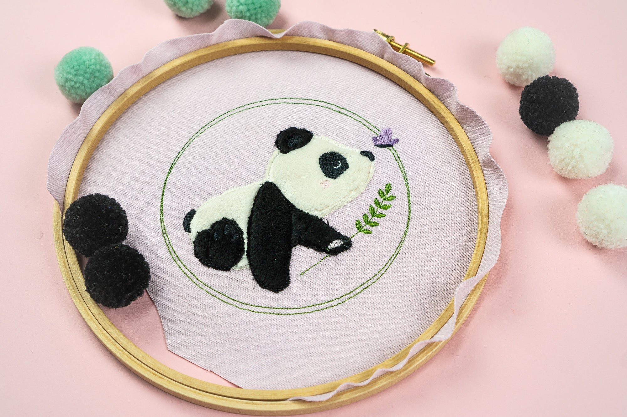 Stickdatei PANDA Pit mit Schmetterling - Make ma!