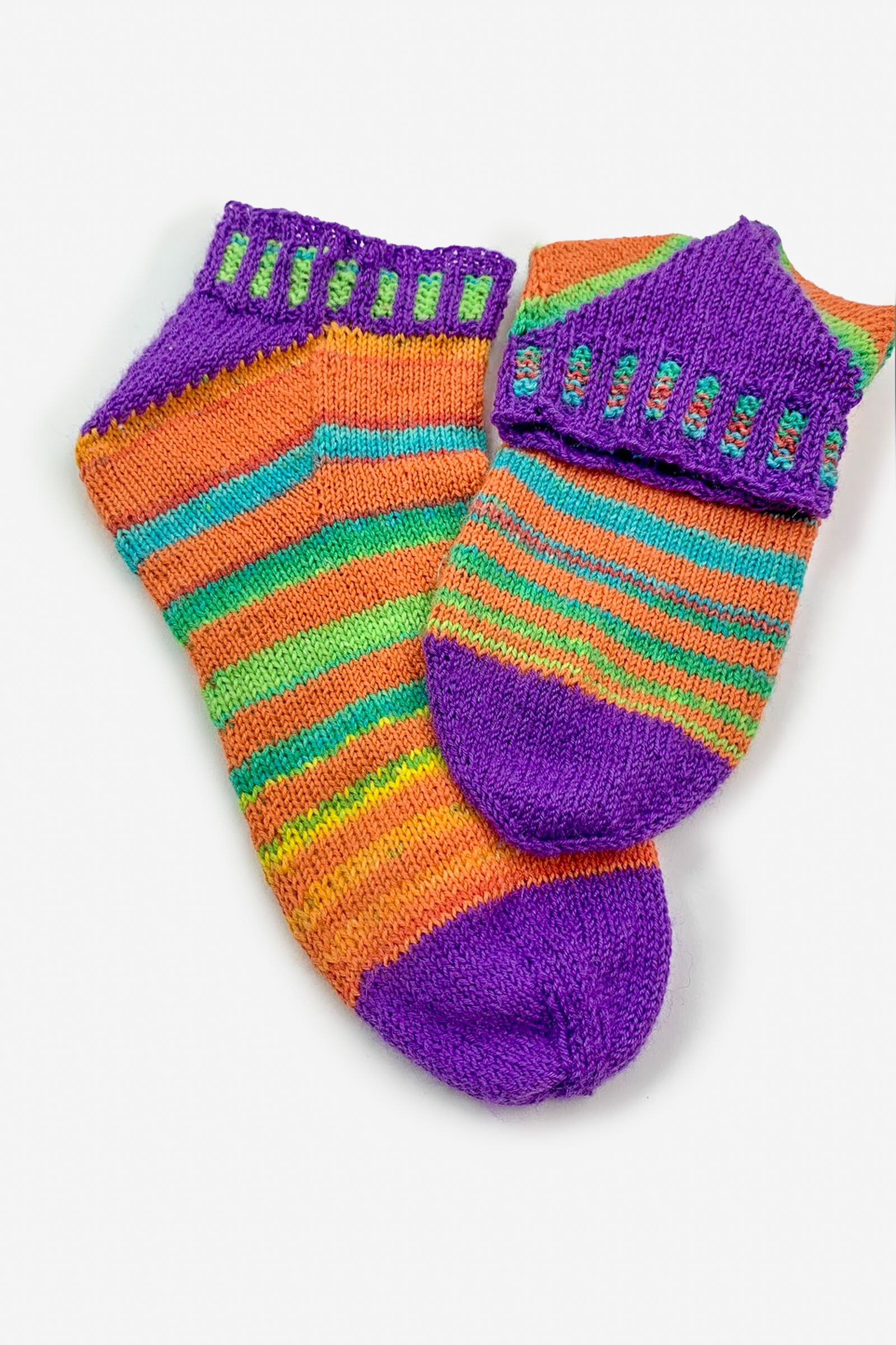 Strickanleitung Sneakersocken XENIE in bunt