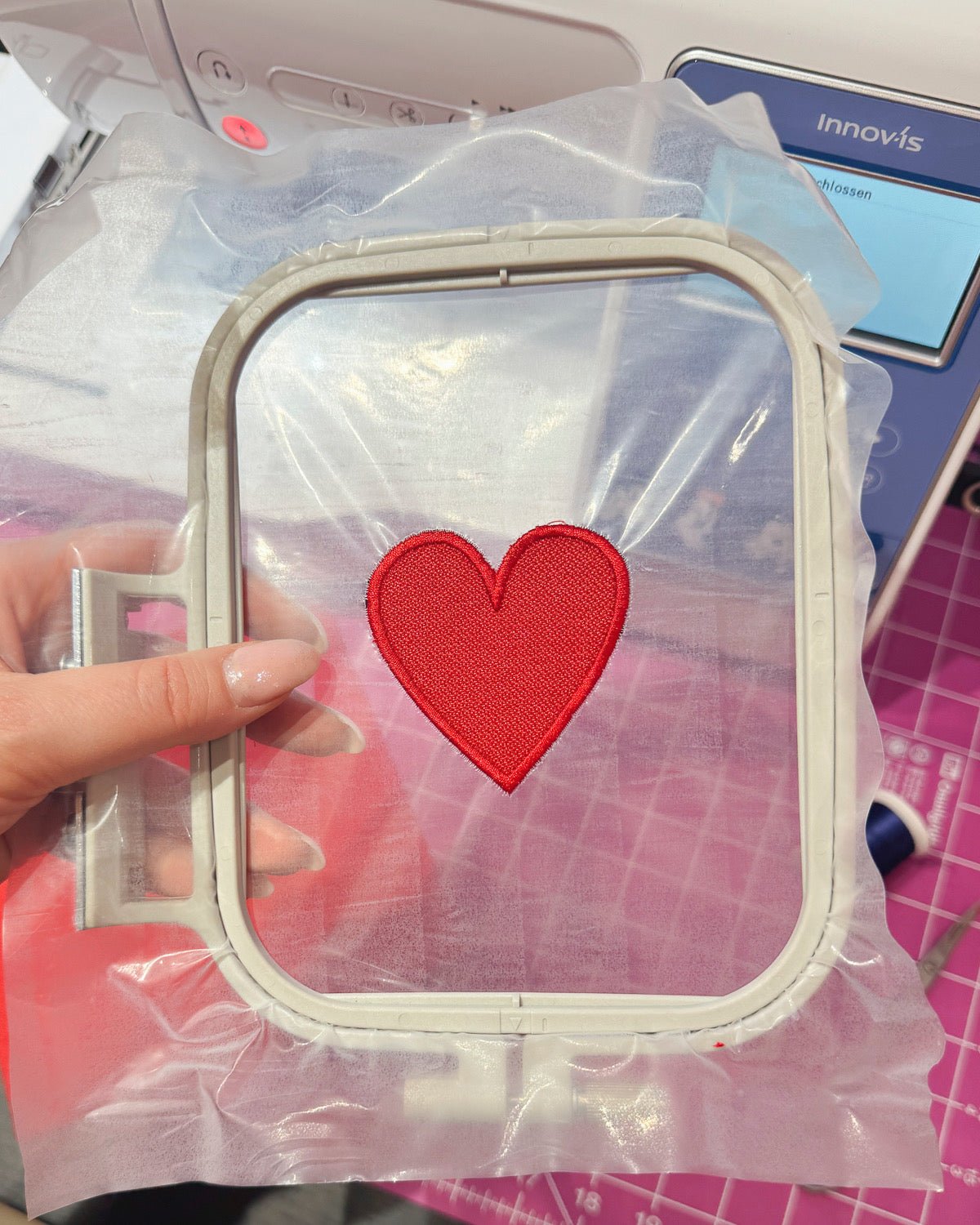 Patches sticken: Abzeichen selber machen mit der Stickmaschine - Make ma!