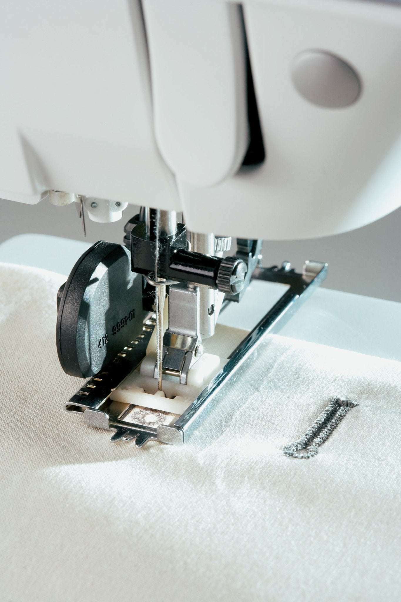 PFAFF Sensormatik Knopflochfuß J - Make ma!