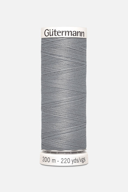 Eine Rolle Allesnähgarn von Gütermann creativ in grau