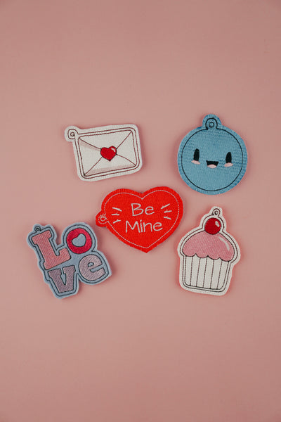 Das beinhaltet das Set: Valentinstag Motive zum Sticken