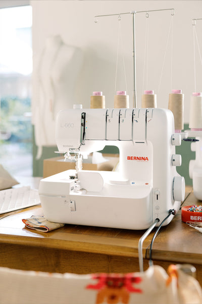 BERNINA L 660 Overlock – Kniehebel