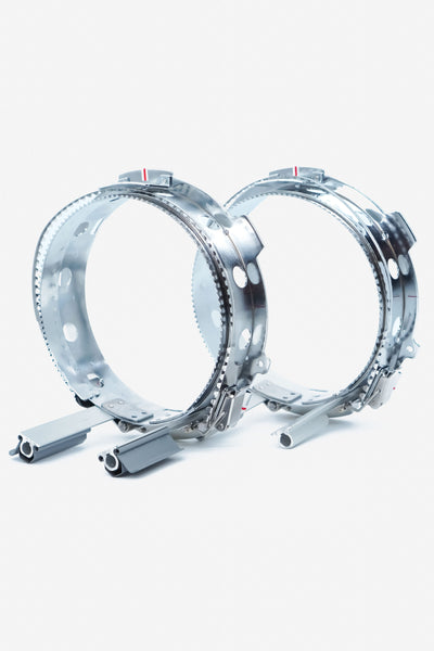 Kappenrahmen HCBU4314 kommt mit 2 Spannern, sodass du während des Stickens eine zweite Cap bereits einspannen kannst.