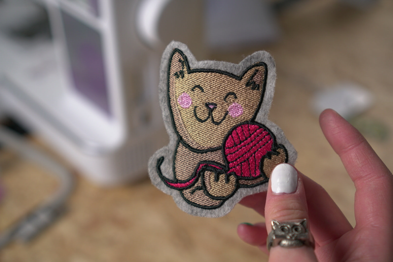 Stickdatei Katze mit Wollknäuel