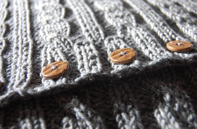 Kissen stricken mit Knöpfen