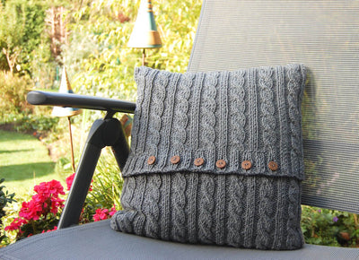 Anleitung: Kissen stricken mit Zopfmuster