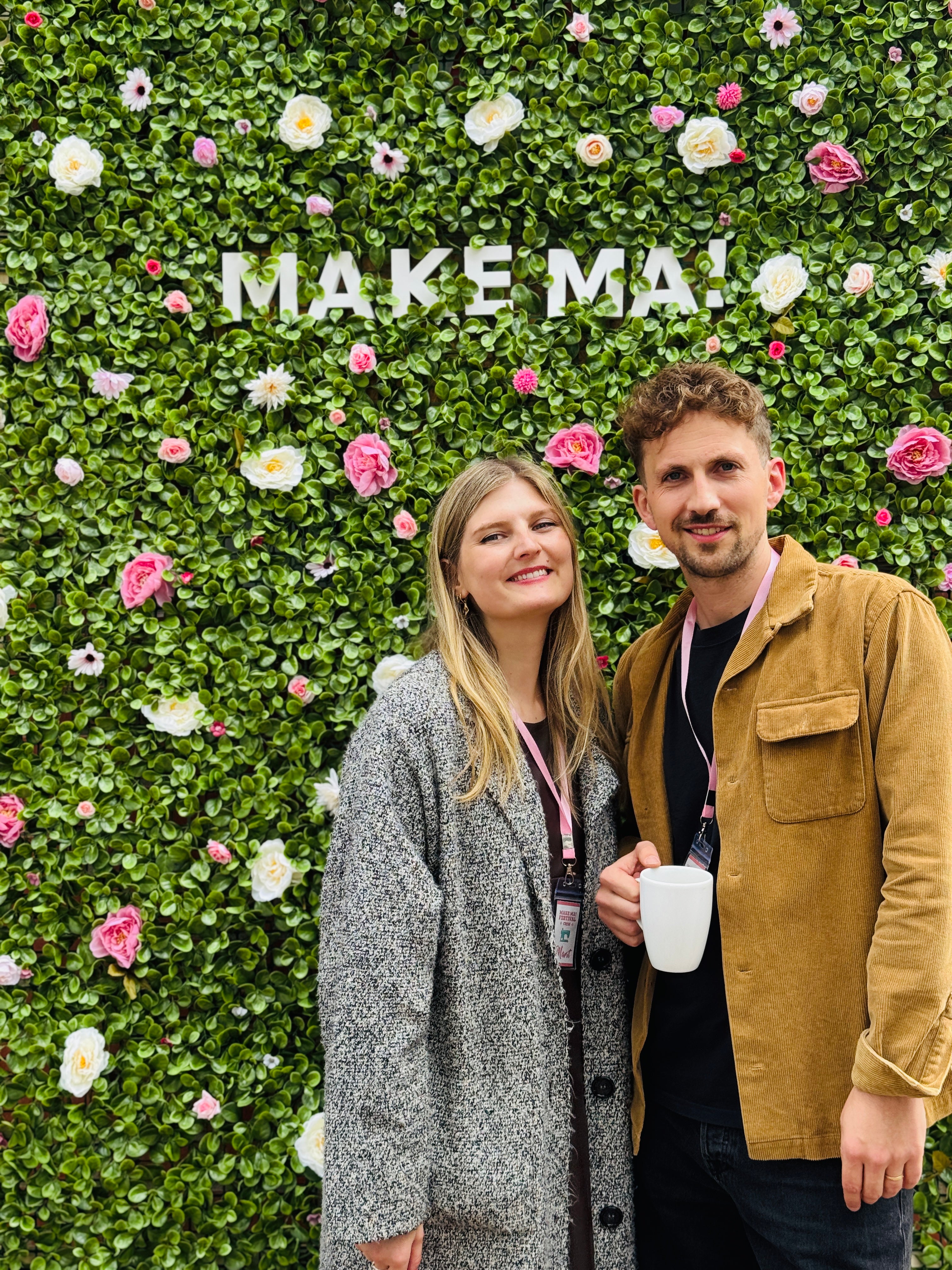 Marit und Mark betreiben das Nähmaschinengeschäft in Hamburg