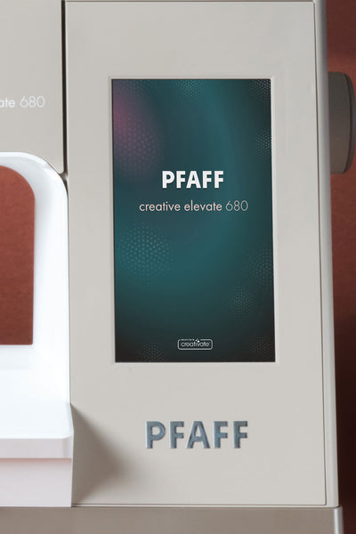 PFAFF creative elevate 680 Nähmaschine