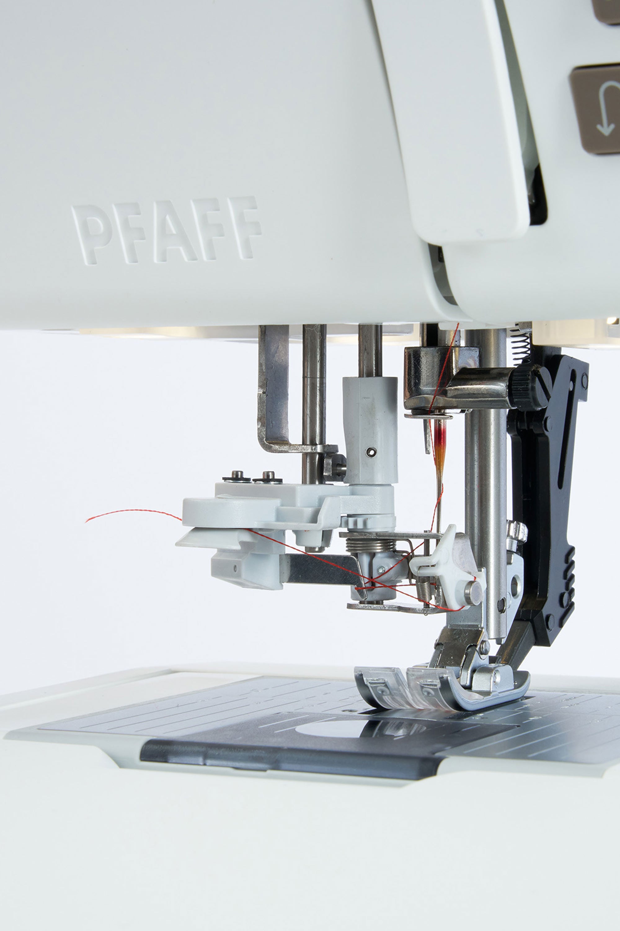 PFAFF creative elevate 680 Nähmaschine