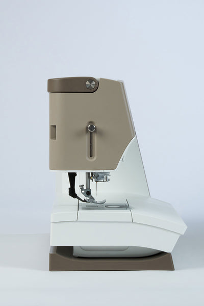 PFAFF creative elevate 680 Nähmaschine