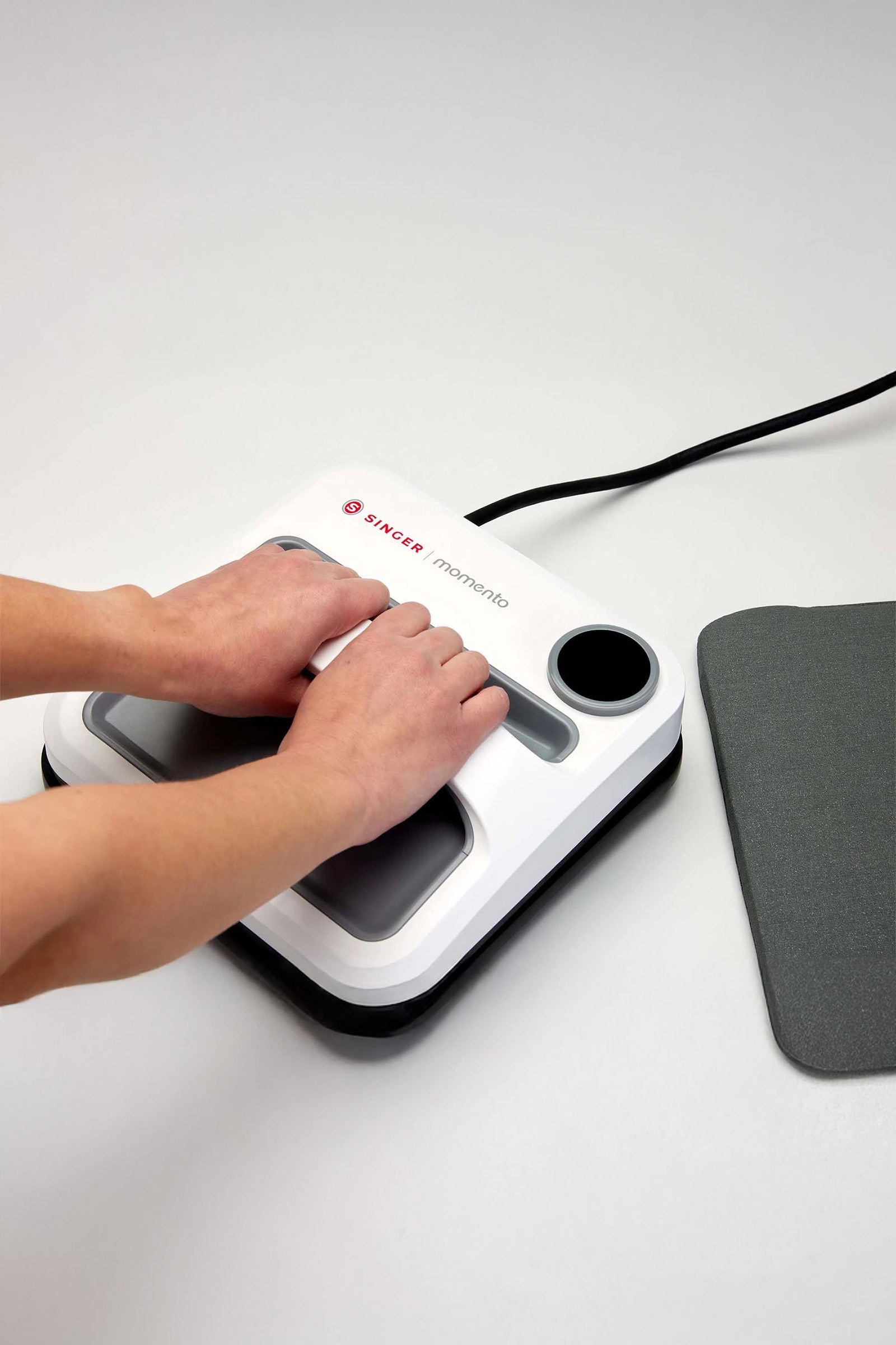 SINGER® MOMENTO™ Square Press in der Anwendung
