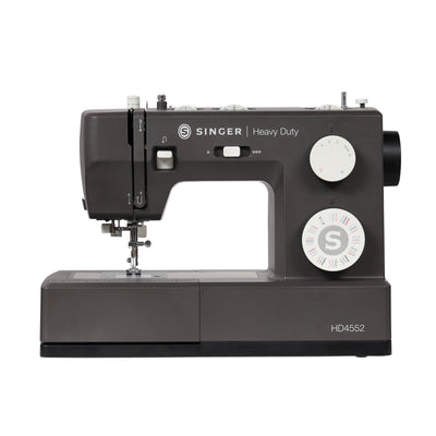 SINGER® Heavy Duty™ 4552 Nähmaschine in gerader Frontansicht auf weißem Hintergrund.