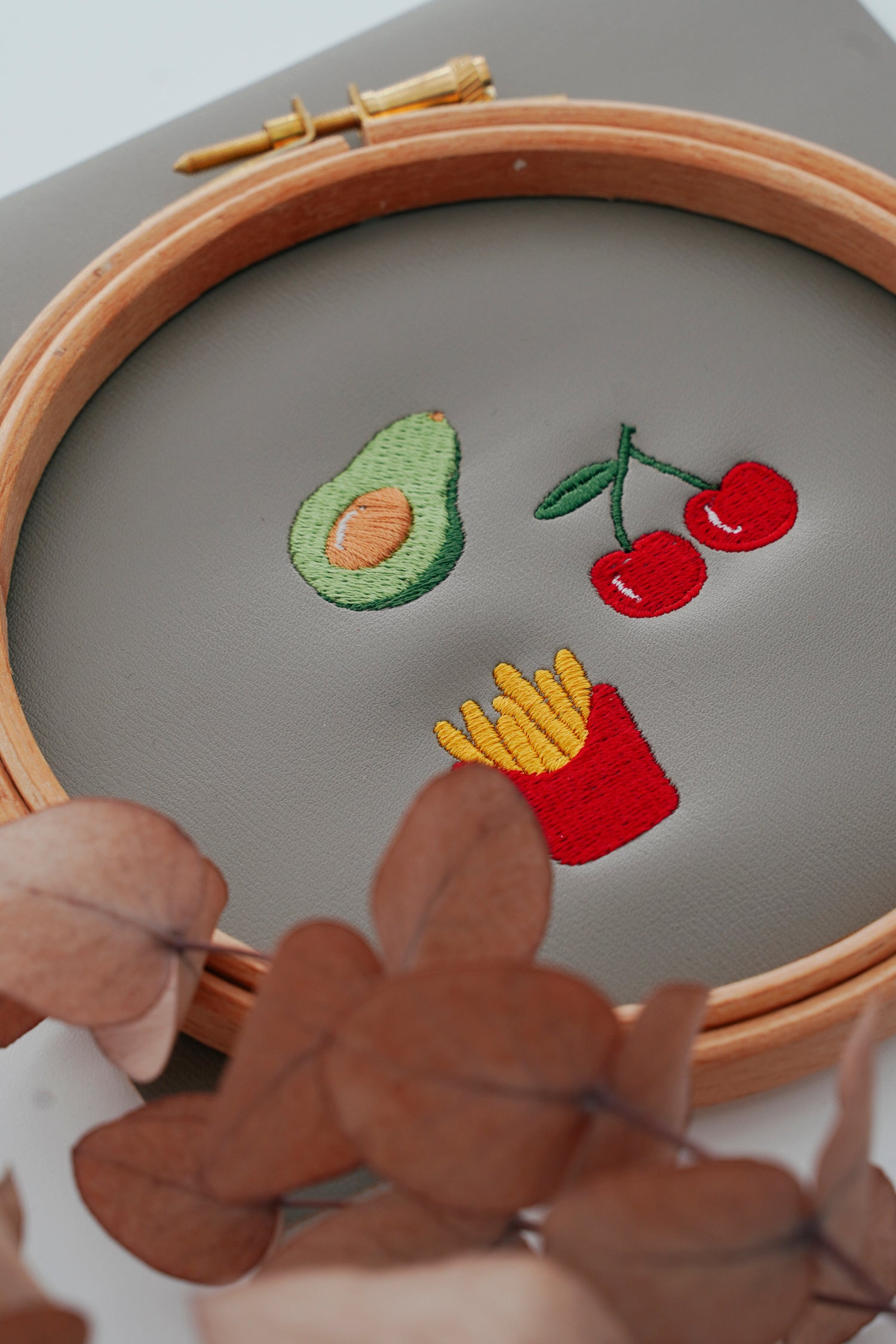 Mini Stickdateien Essen: Avocado, Pommes und Kirsche