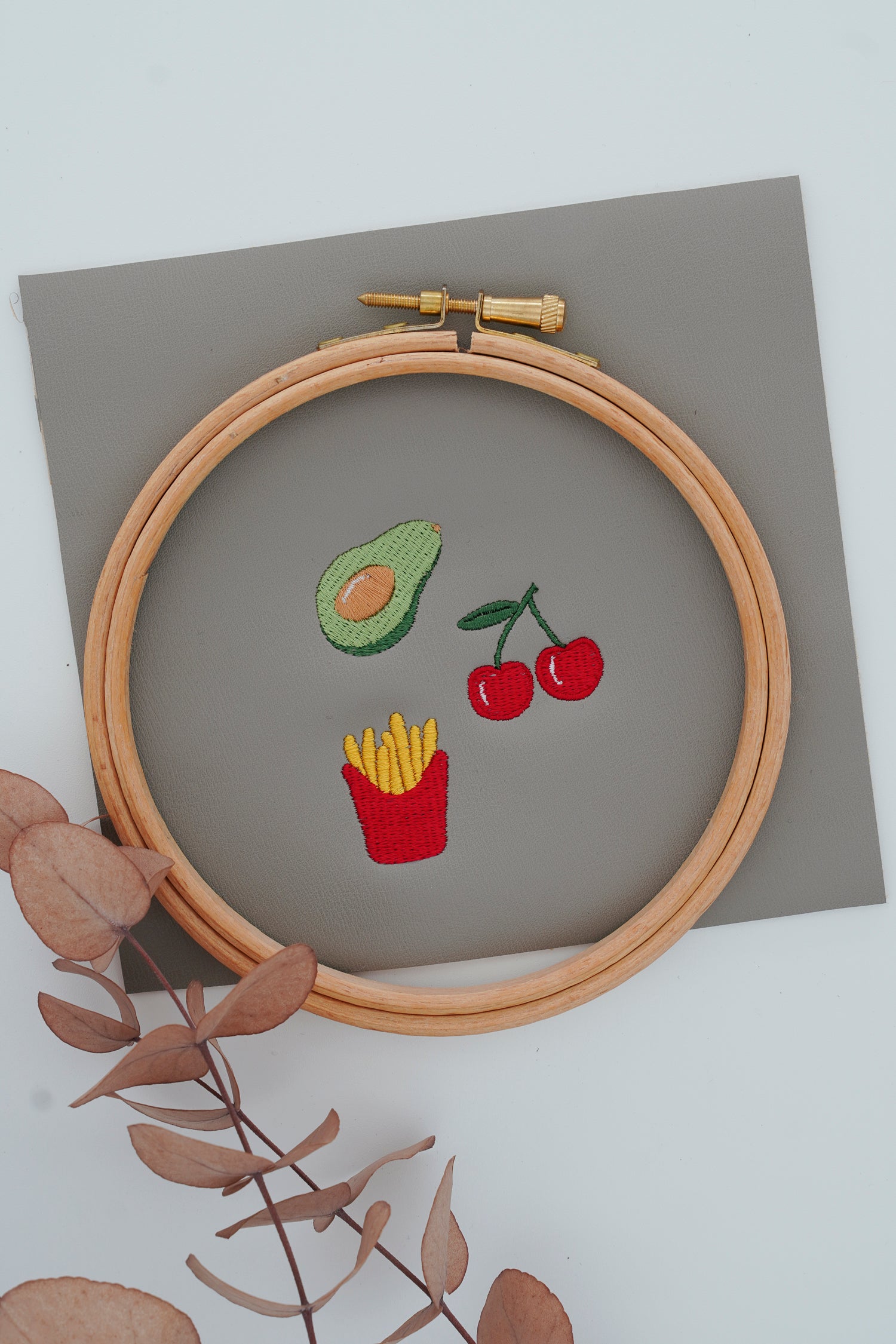 Mini Stickdateien Essen: Avocado, Pommes und Kirsche