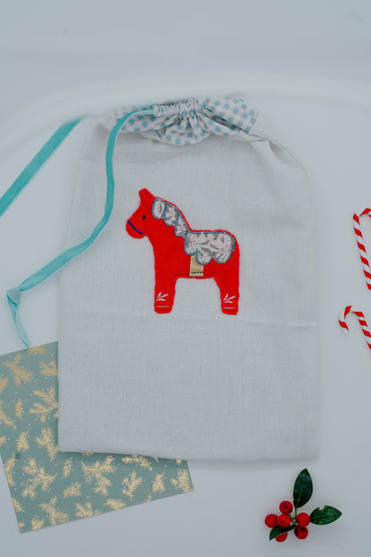 Stickdatei Dalahäst zu Weihnachten