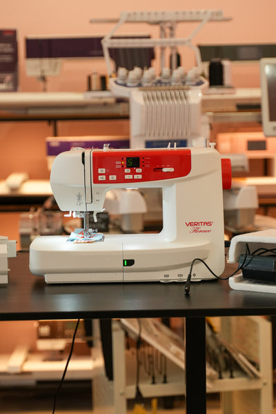 Machines à coudre et à broder d'occasion