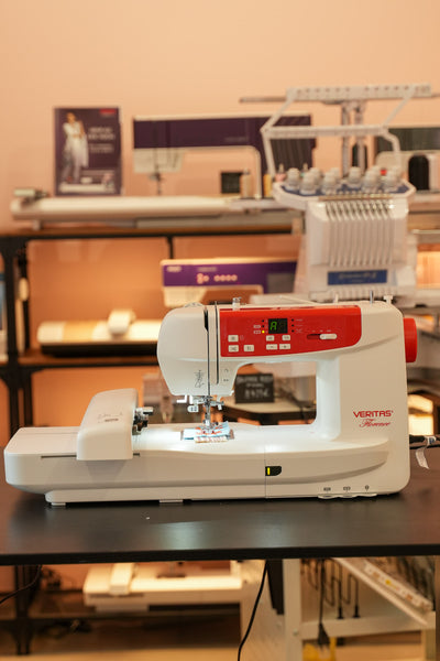 Machines à coudre et à broder d'occasion