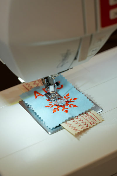 Machines à coudre et à broder d'occasion