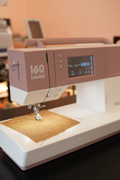 Pièce d'exposition de courtepointe PFAFF ambition 635