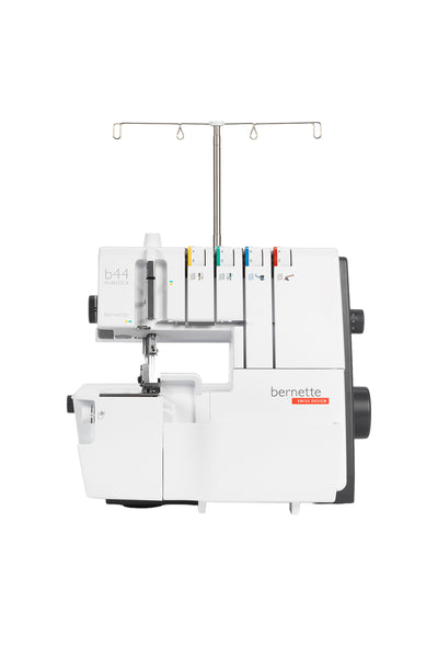 bernette b44 FUNLOCK overlock set lige forfra, fritstående uden skygge fra underlaget