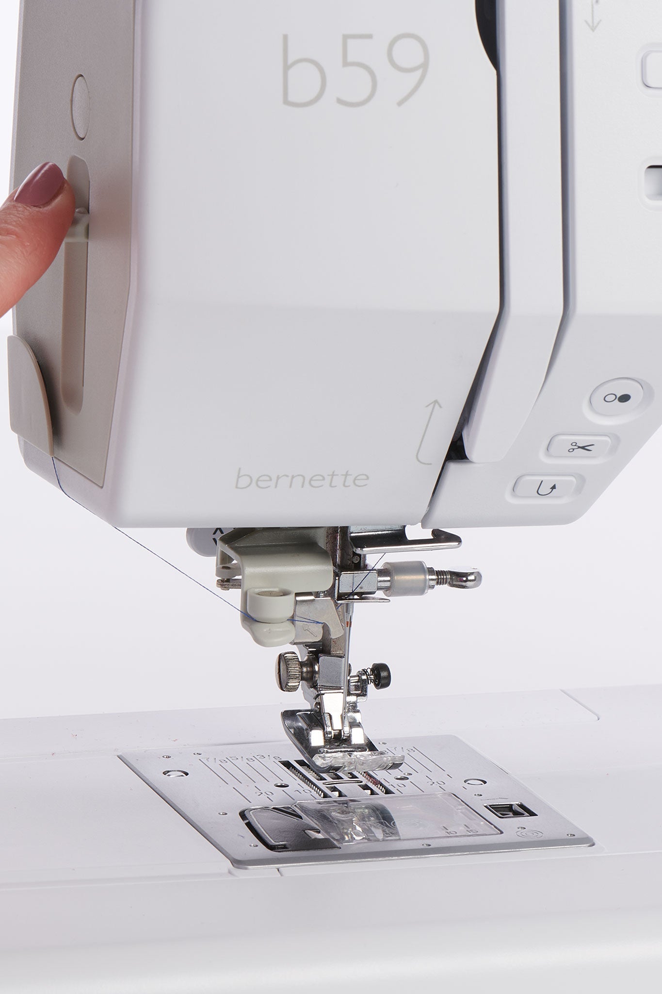 bernette b59 Einfädler auf Knopfdruck