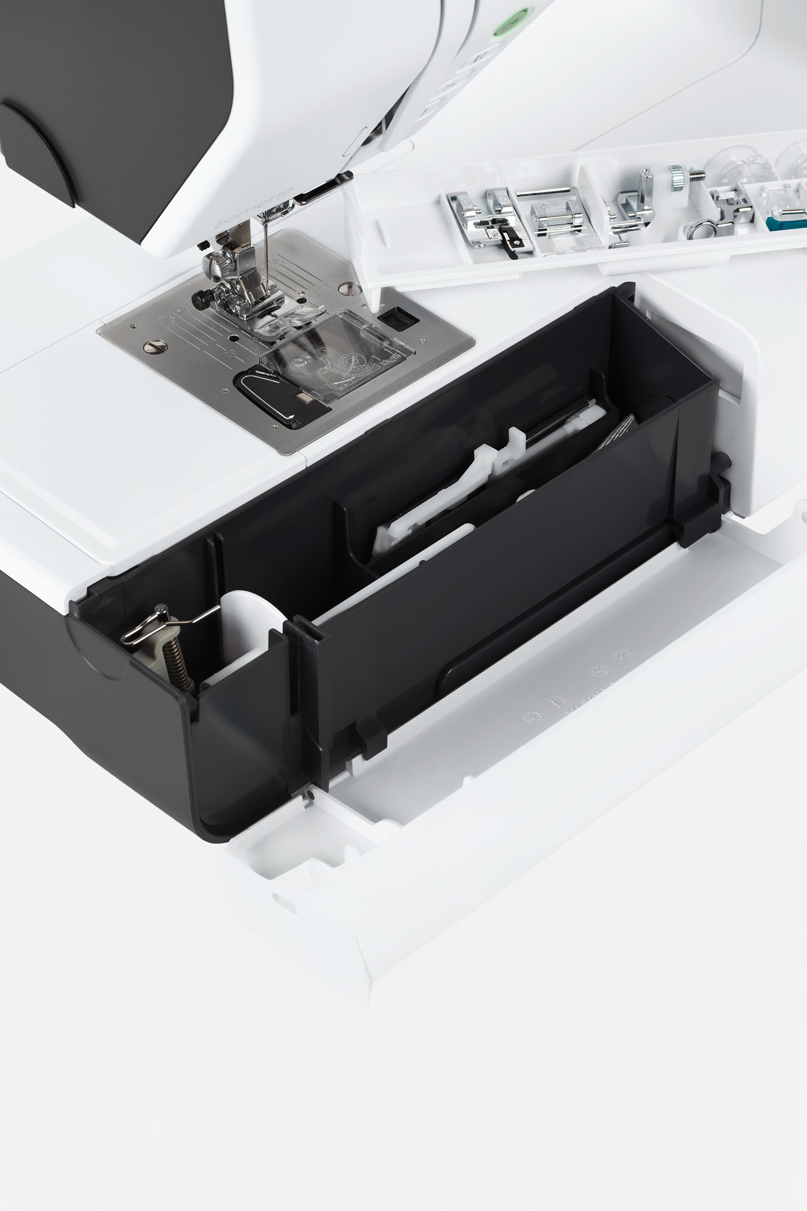 Zubehörfach Bernette B77 Nähmaschine