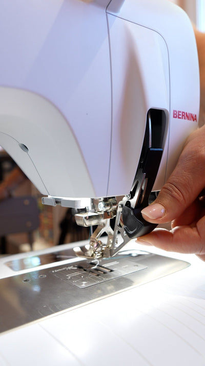 Integrierter BERNINA Dualtransport für gleichmäßige Stoffführung.