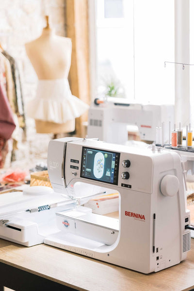 BERNINA B 700 PRO mit Stickmodul L (SDT) – Produktansicht