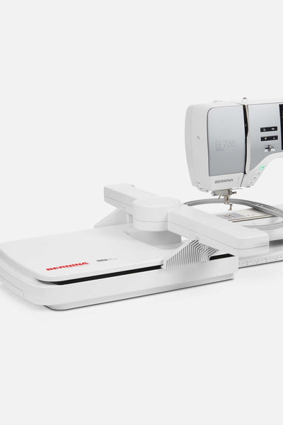 BERNINA B 735 PRO mit angesetztem Stickmodul.