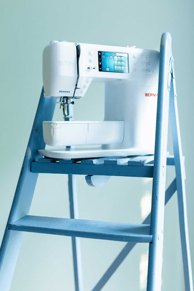 Klein und Kompakte Nähmaschine: BERNINA 335