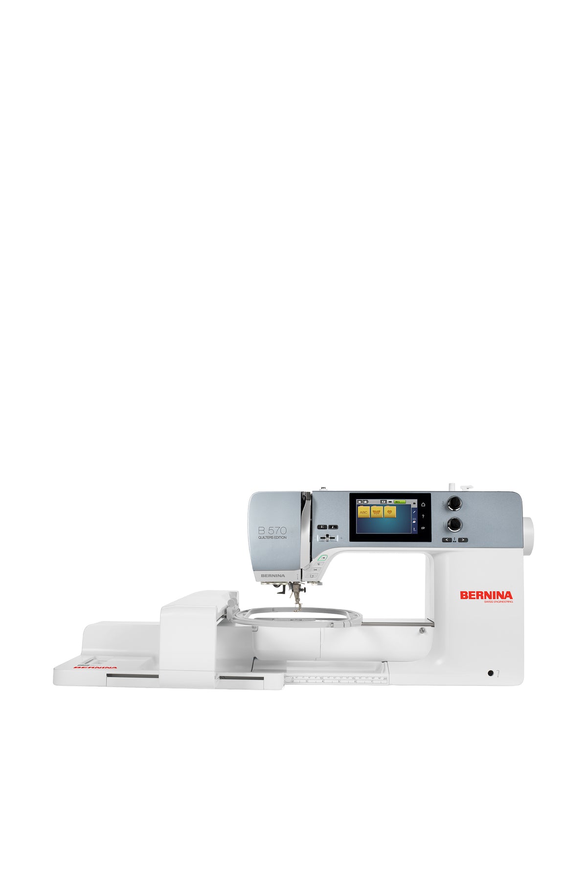 BERNINA B 570 QE mit Stickmodul M (SDT) Näh- & Stickmaschine in gerader Frontansicht ohne Bodenschatten