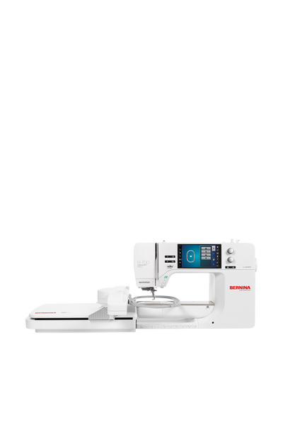 BERNINA B 700 PRO mit Stickmodul L (SDT) Stickmaschine in gerader Frontansicht ohne Bodenschatten
