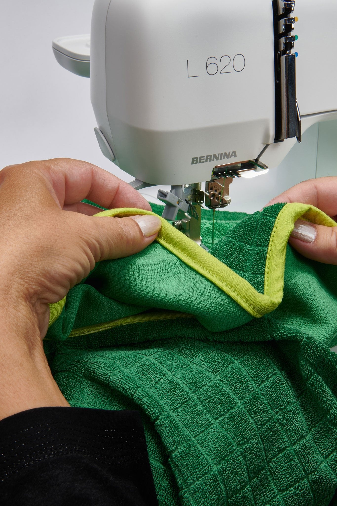 BERNINA L 620 Coverstitch – Schrägband mit einer Nadel