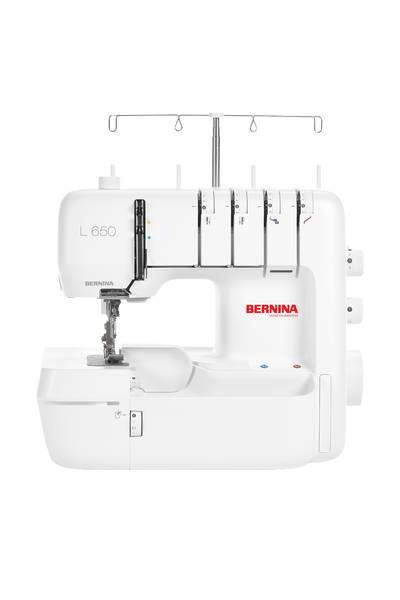 BERNINA L 650 Overlock in gerader Frontansicht, freigestellt ohne Bodenschatten